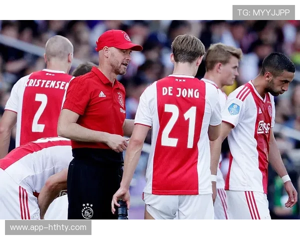 老将坎特重返法甲计划搁浅,巴黎FC夏窗引援受挫。 老将坎特重返法甲计划搁浅,巴黎FC夏窗引援受挫。