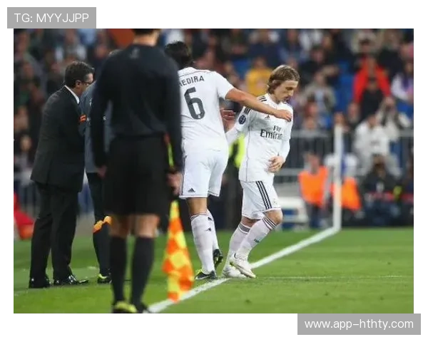 贡萨洛伯纳乌首秀帽子戏法，社媒欢呼完美开局