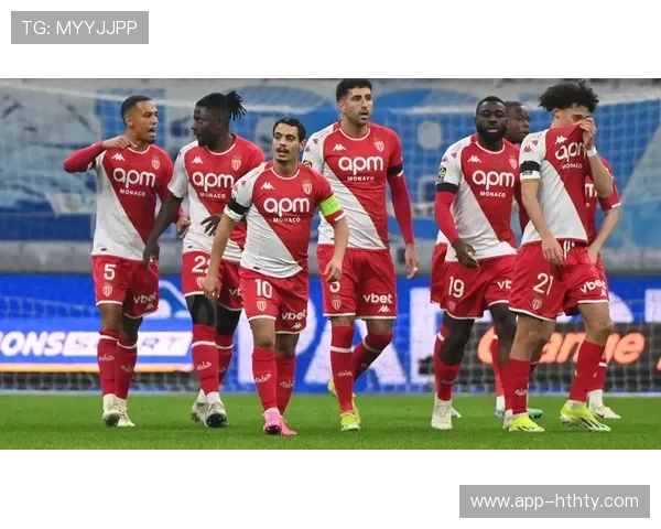 巴黎圣日耳曼加紧引援，应对多线作战压力