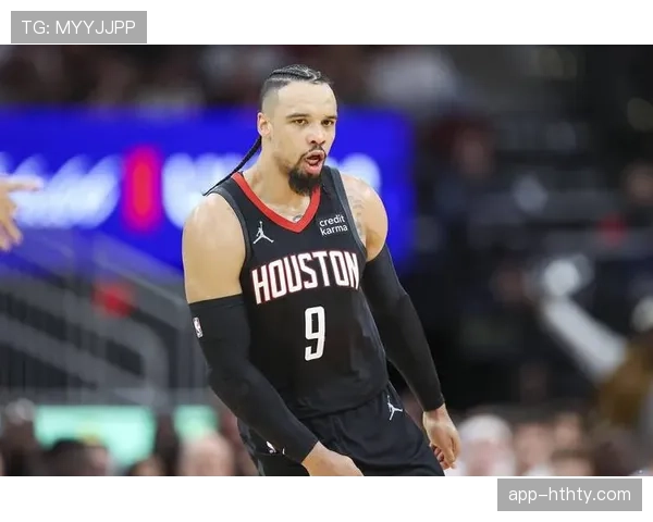 特写：狄龙·布鲁克斯与杰伦·布朗整场肉搏，两人均领到四次犯规。